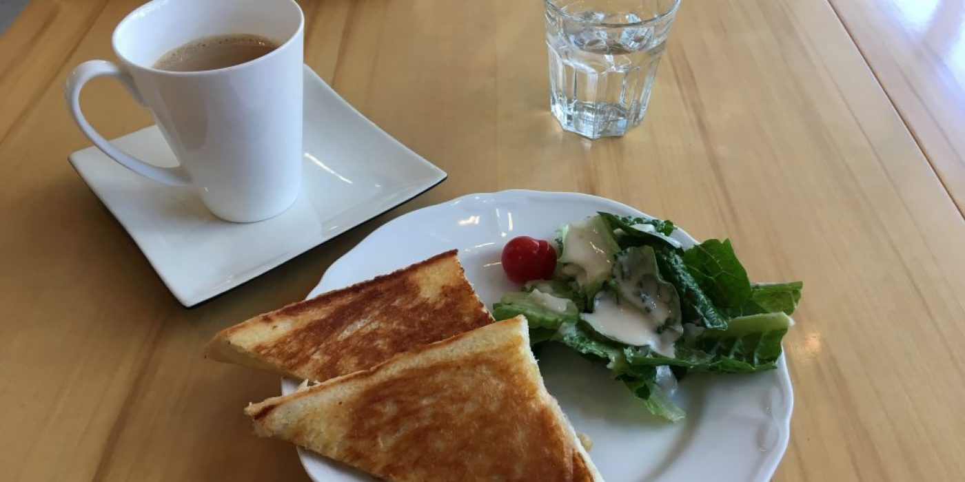 モーニングを食べに